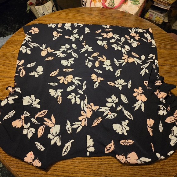 Lane Bryant Plus Size 26 Short Sleeve Dark Navy With Pink Floral - Picture 2 of 8